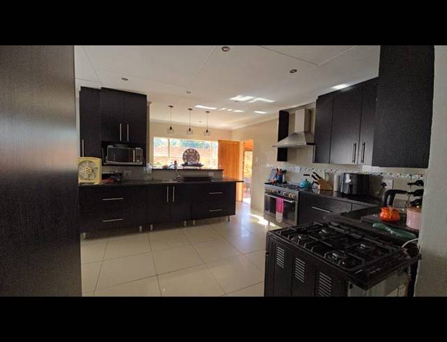 4 BEDROOM HOUSE FOR SALE IN DORANDIA